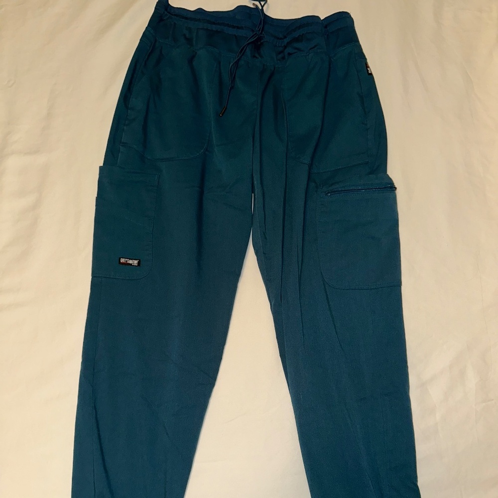 Greys Anatomy 7-Pocket Mid-Rise Jogger Scrub Pant